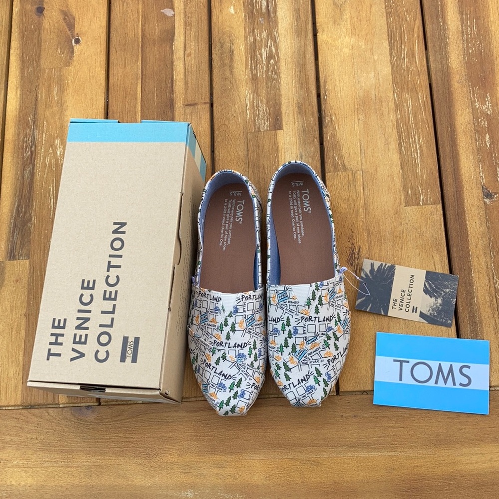 NWT Toms Women’s canvas classic Portland 8.5 shoe